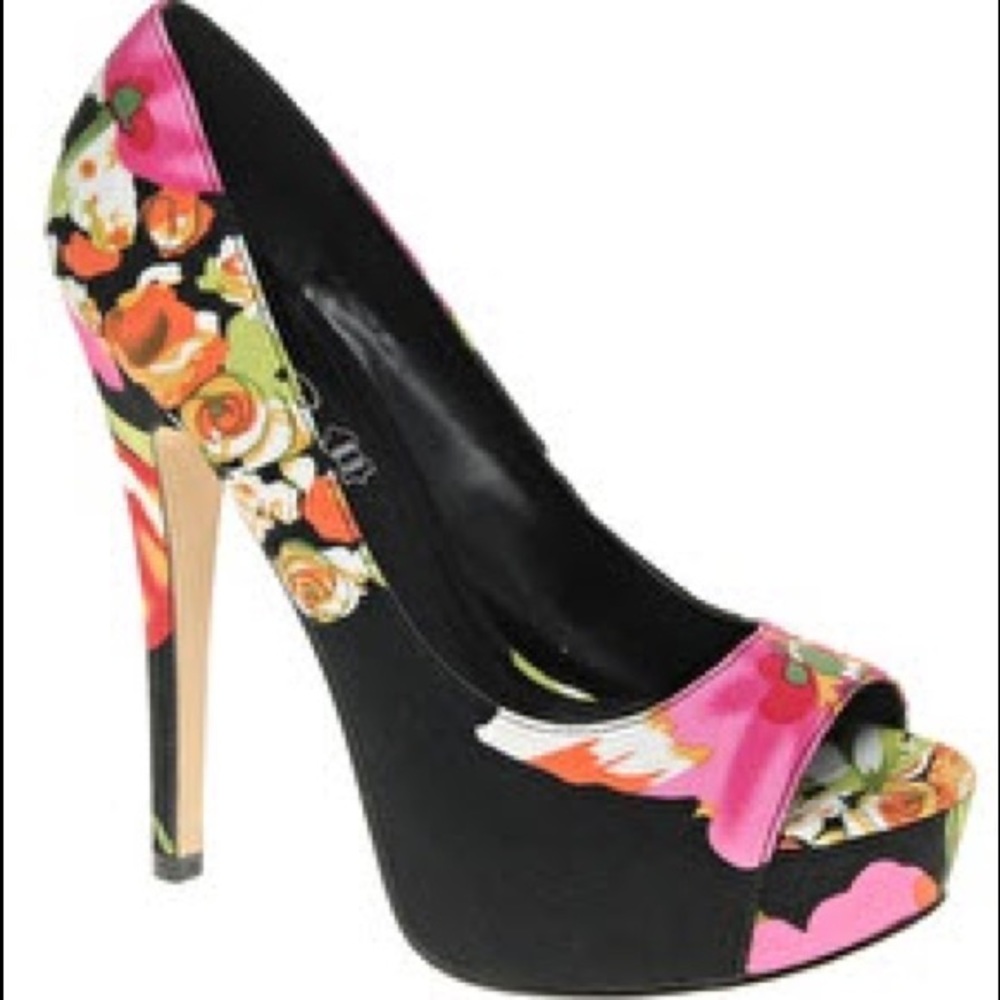 Barely worn 5” Aldo platform heels